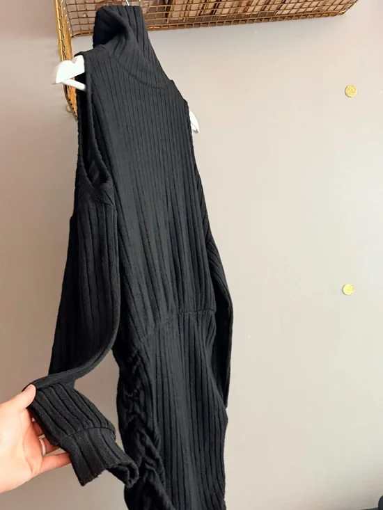 Black Ribbed Turtleneck Midi Dress – Long Sleeve, Ruched Detail - Picture 7 of 7